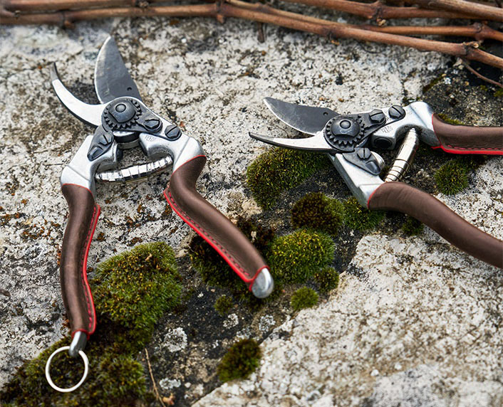 Tijeras de podar con diseño ergonómico y mangos de cuero 